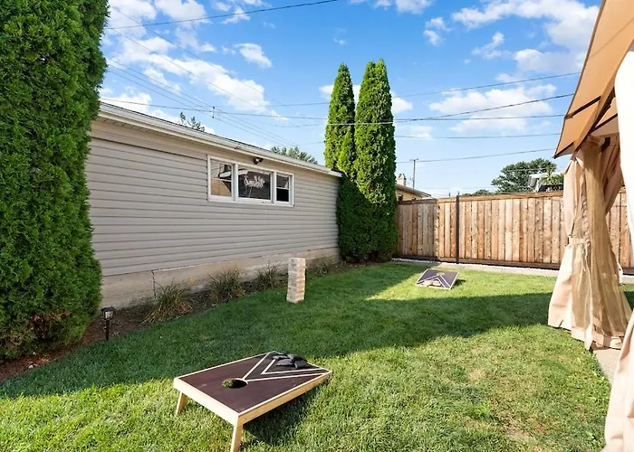 Portage Park, Jacuzzi, Movie Theater, Games & Arcade