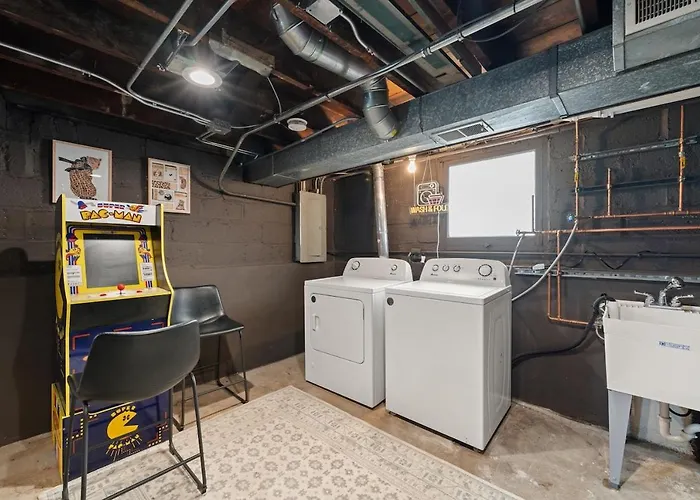 Portage Park, Jacuzzi, Movie Theater, Games & Arcade